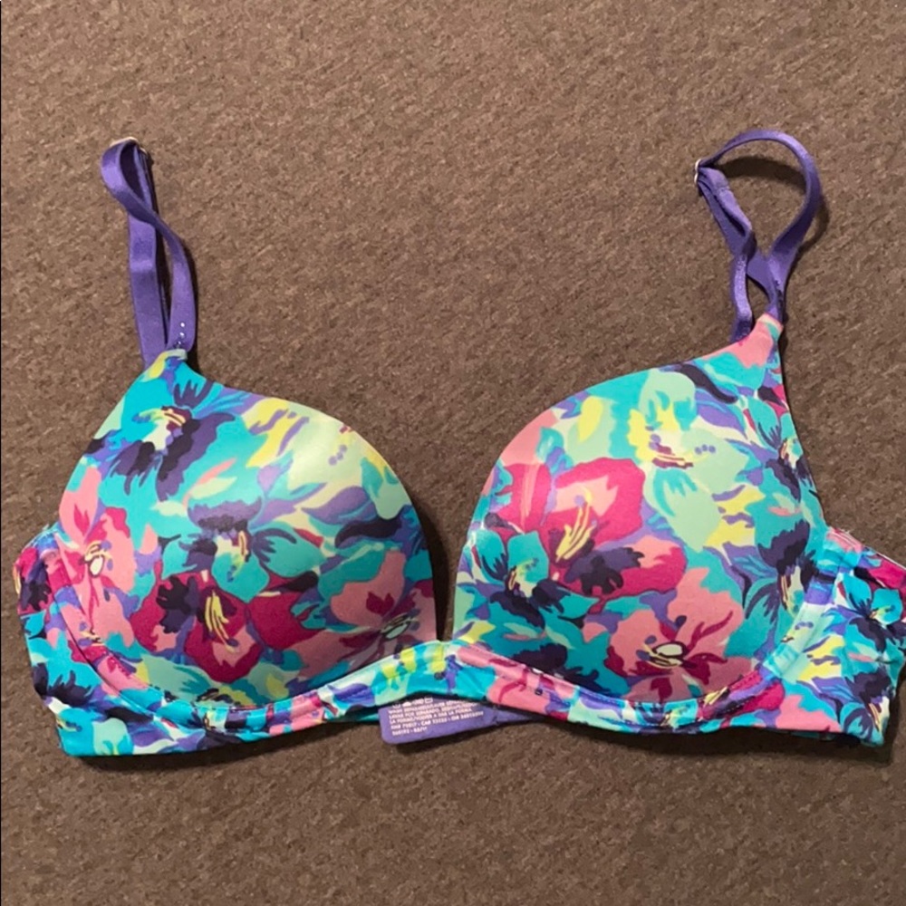 Lot (8) Victoria’s Secret 34B push up bras